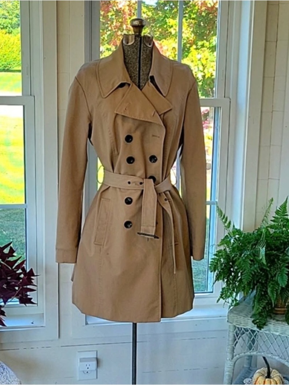 Classic Women's Double-Breasted Trench Coat - Camel